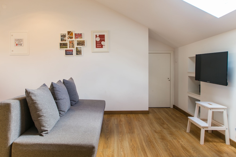 Home Out Rooms and Apartments 30/50