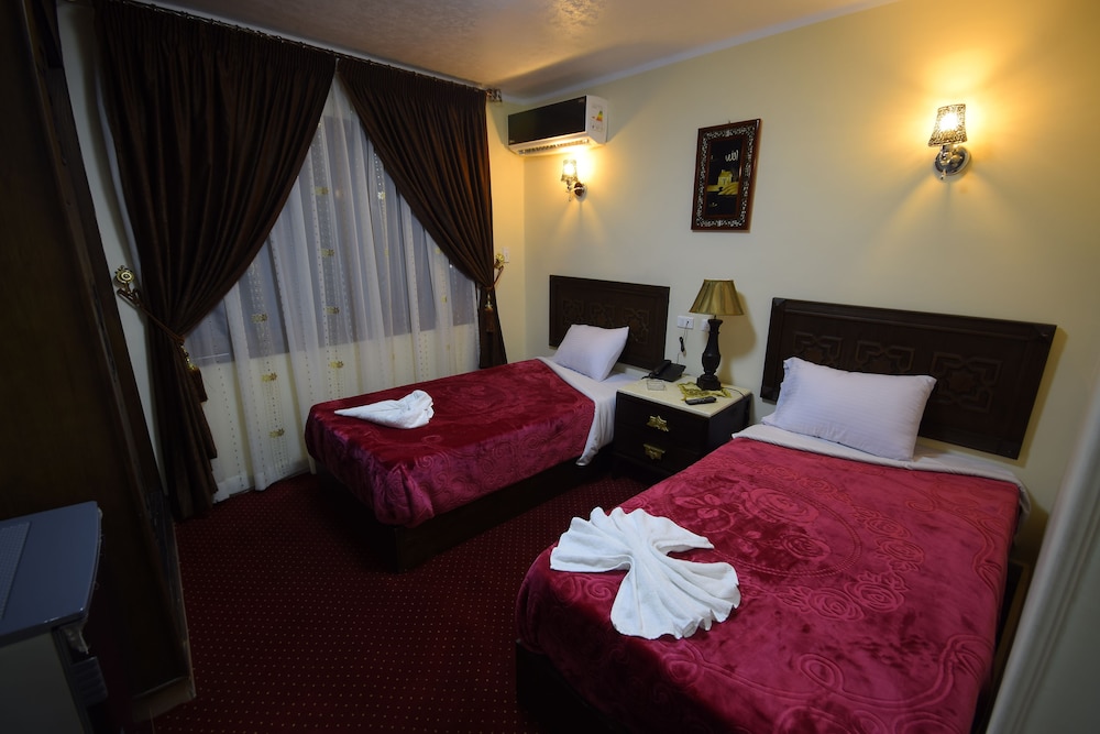 Amin Hotel 9/50