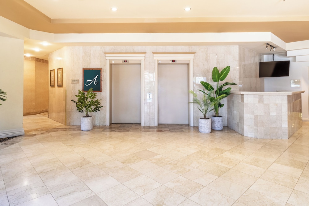 Atrium Inn Vancouver 8/48