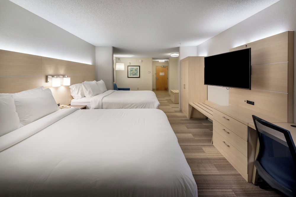 Suite, 2 Queen Beds, Extra Floor Space