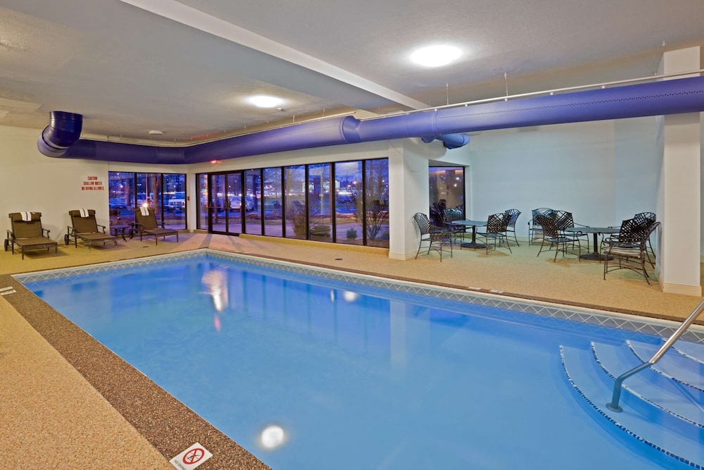 Hotel RL Cleveland Airport West 20/31
