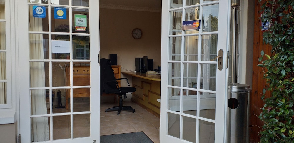 Heugh Road Guest House (Essential Service Acc) 2/24