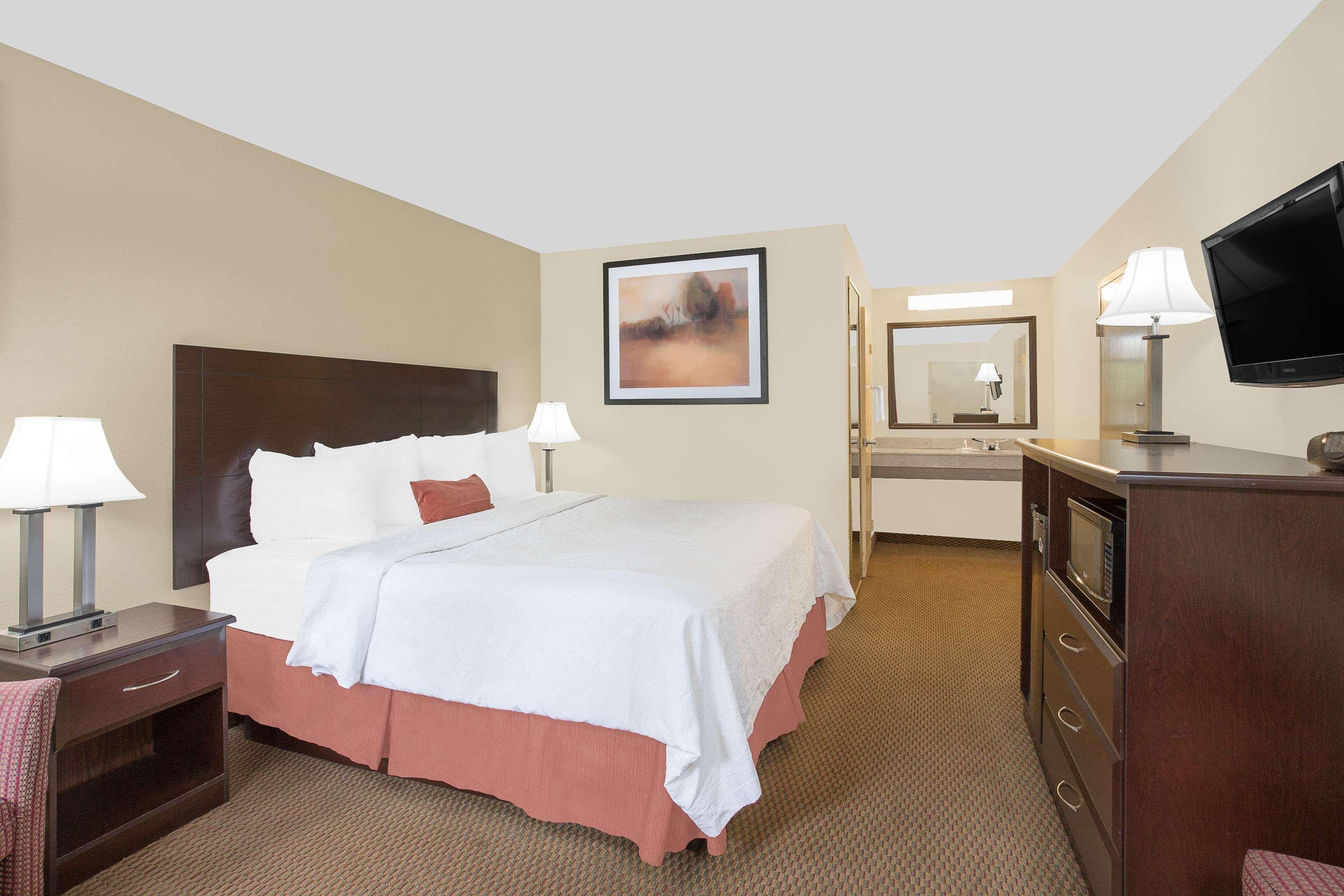 Baymont By Wyndham Greenville, NC 4/17