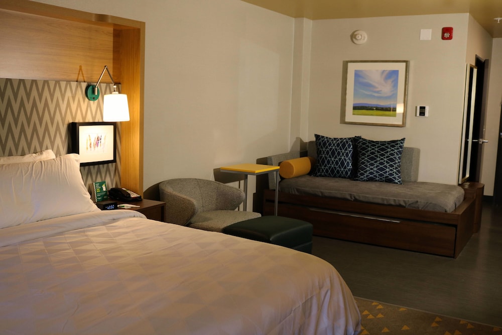Holiday Inn Jonesboro 12/50
