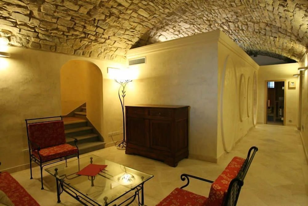 Palazzo Squarcialupi 29/43