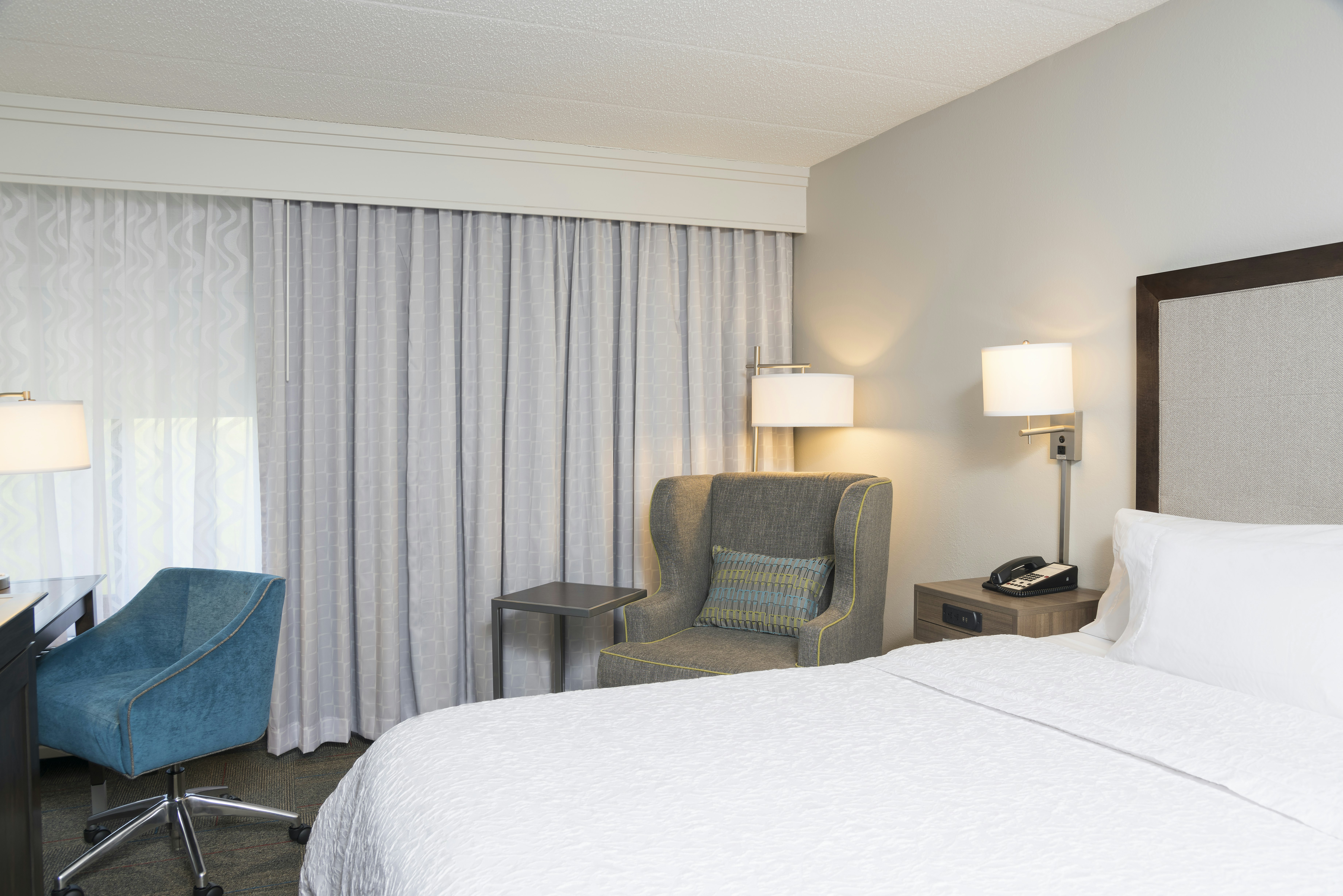 ROOM, KING BED