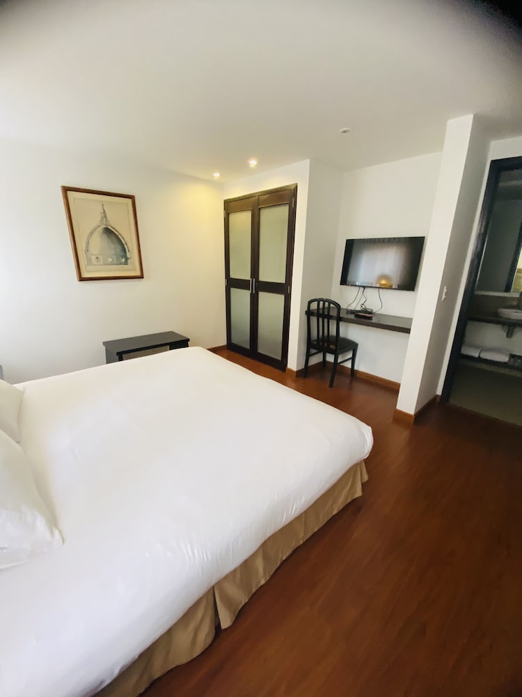 Hotel Retiro 84 By Mij Hotels 10/50