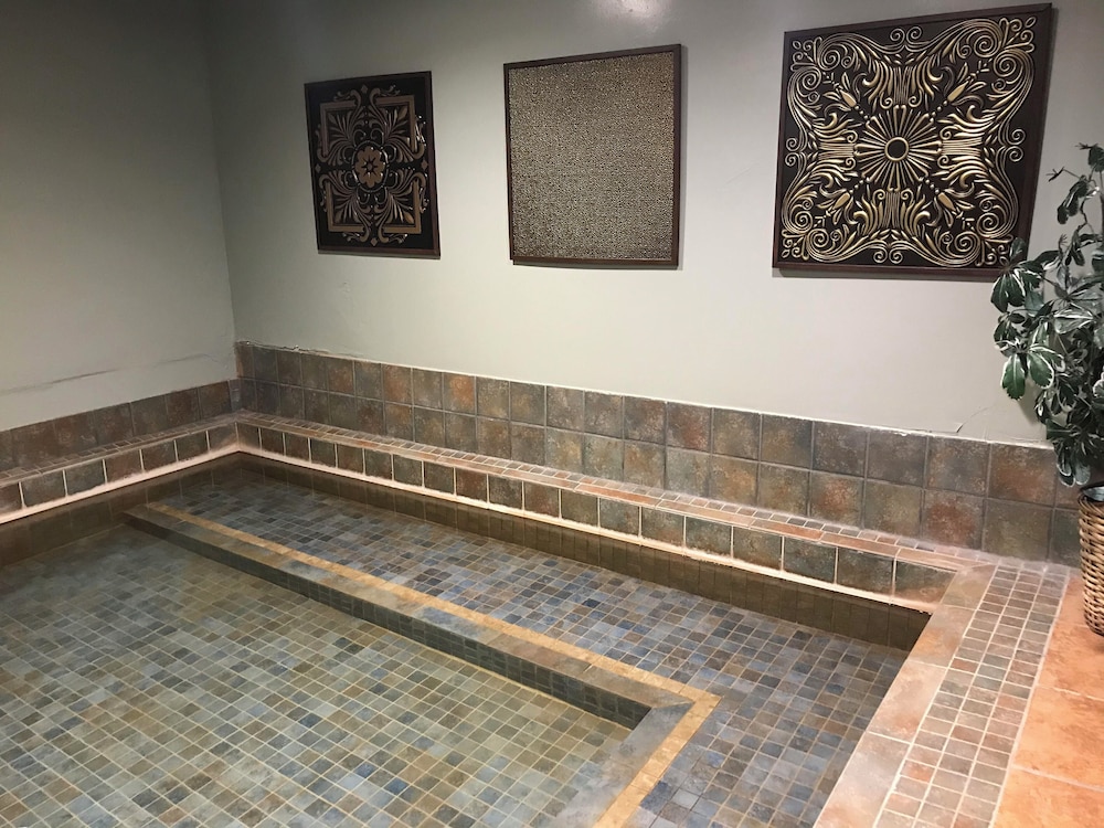 Riverside Hot Springs Inn Spa 34/57