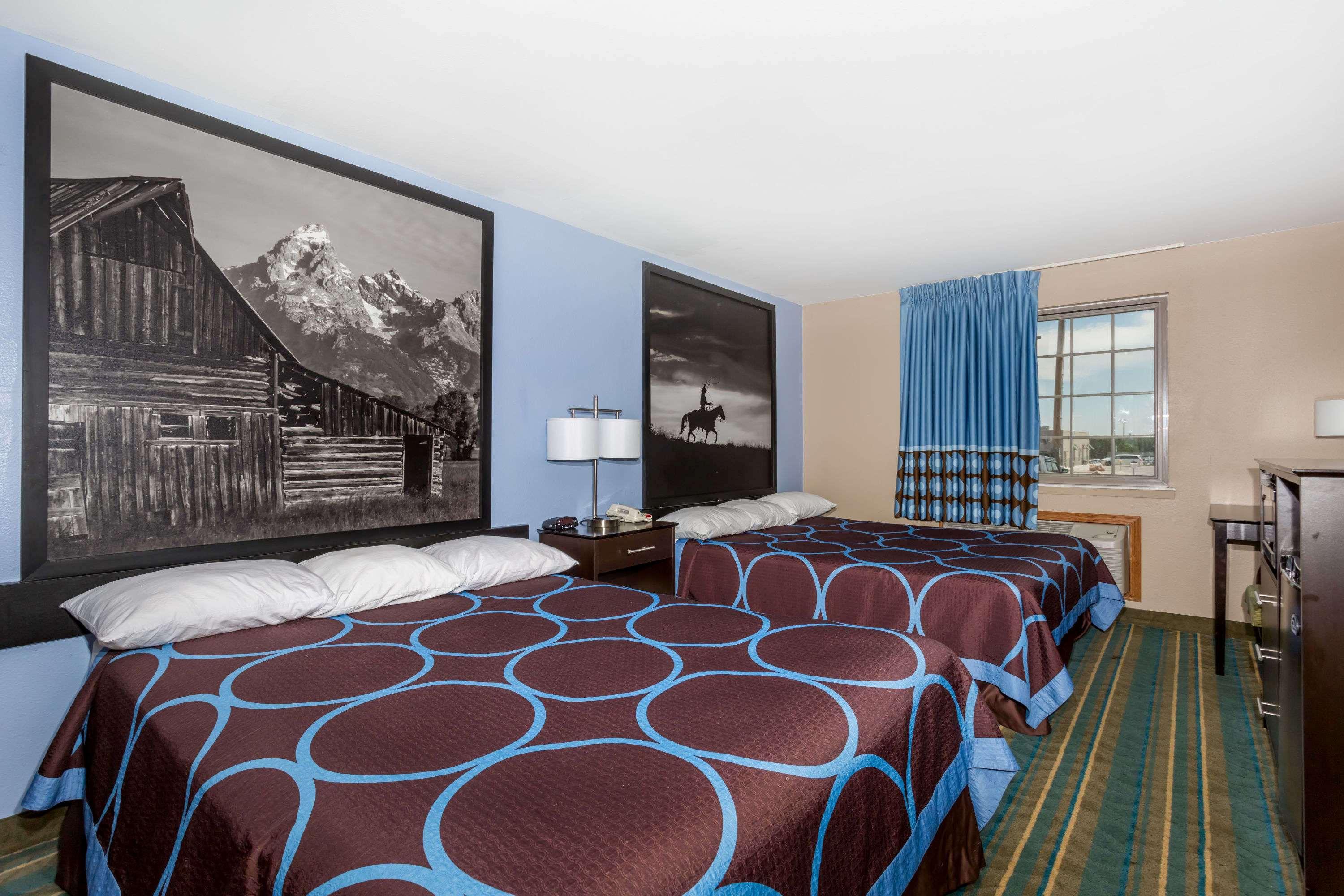 Super 8 by Wyndham Douglas, WY 8/17