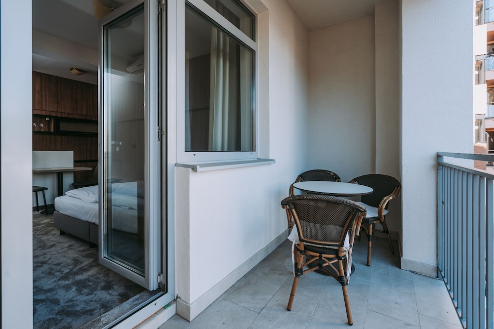 Slisko Hotel 6/66
