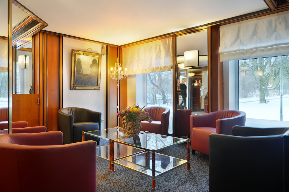 Ambassador Parkhotel 32/43