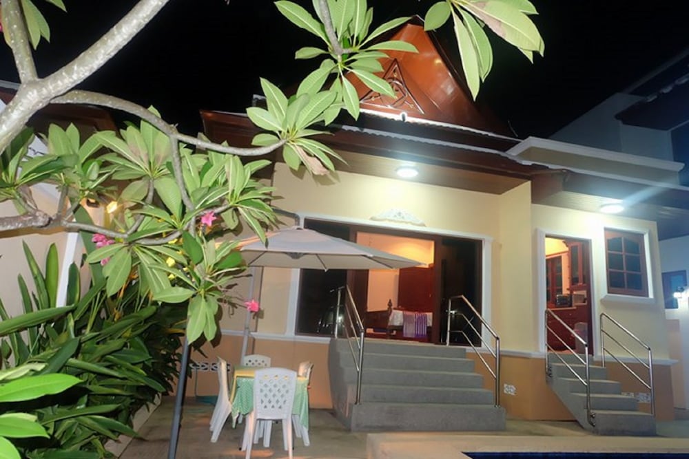 Majestic Villas Phuket 10/50