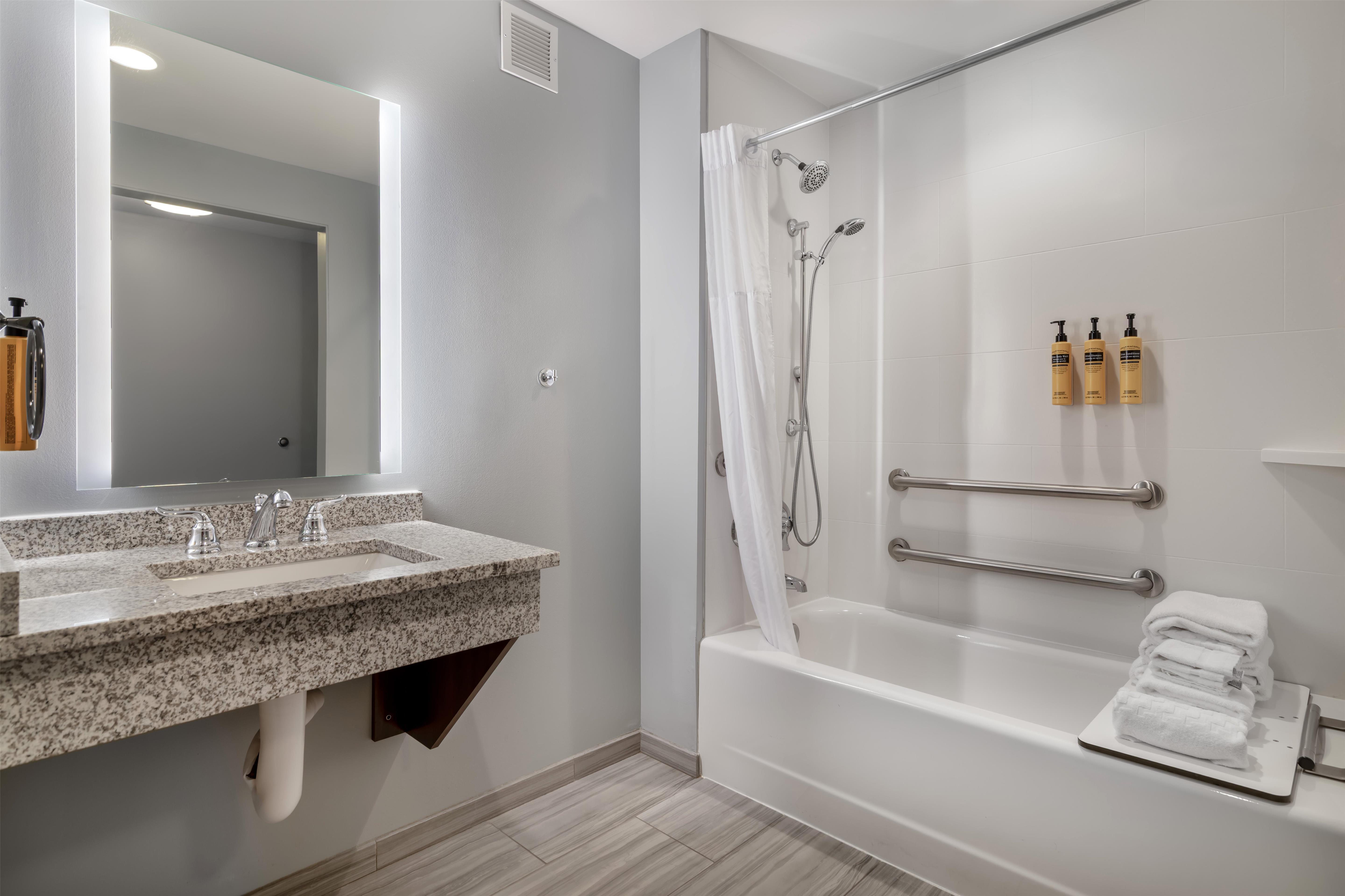 غرفة بسرير كوين لذوي الإعاقة، Best Western Plus Franklin Square Inn Troy/Albany 4/4