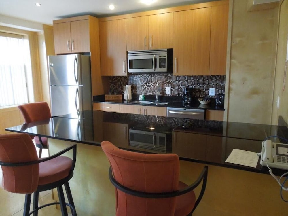 The Eldon Luxury Suites 47/51