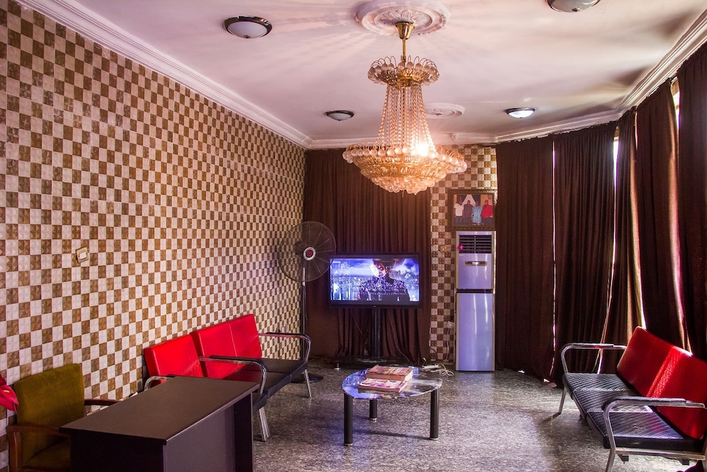 Emglo Suites 24/36