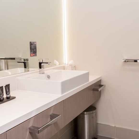 Alexandra Hills Hotel Suites & Conference Center 19/19