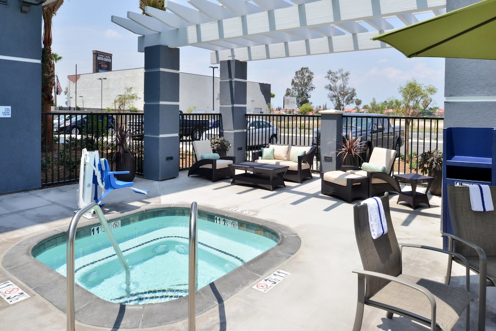 Holiday Inn Express Amp Suitesloma Linda San Bernardino S 5/63