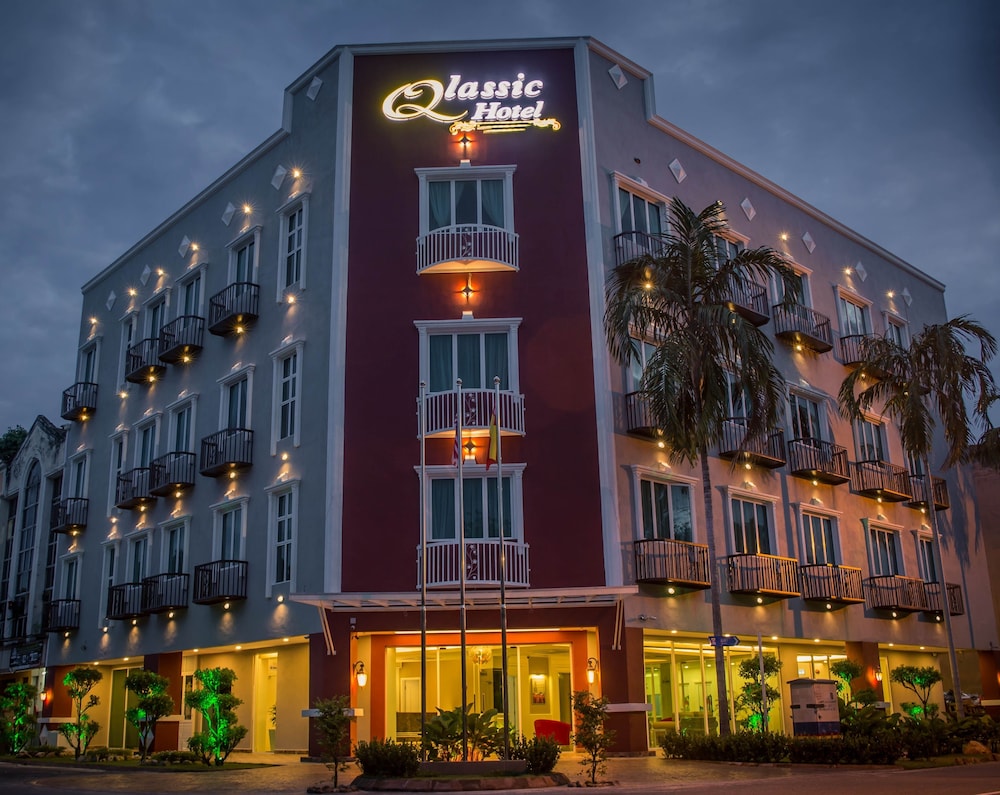 Qlassic Hotel 3/30