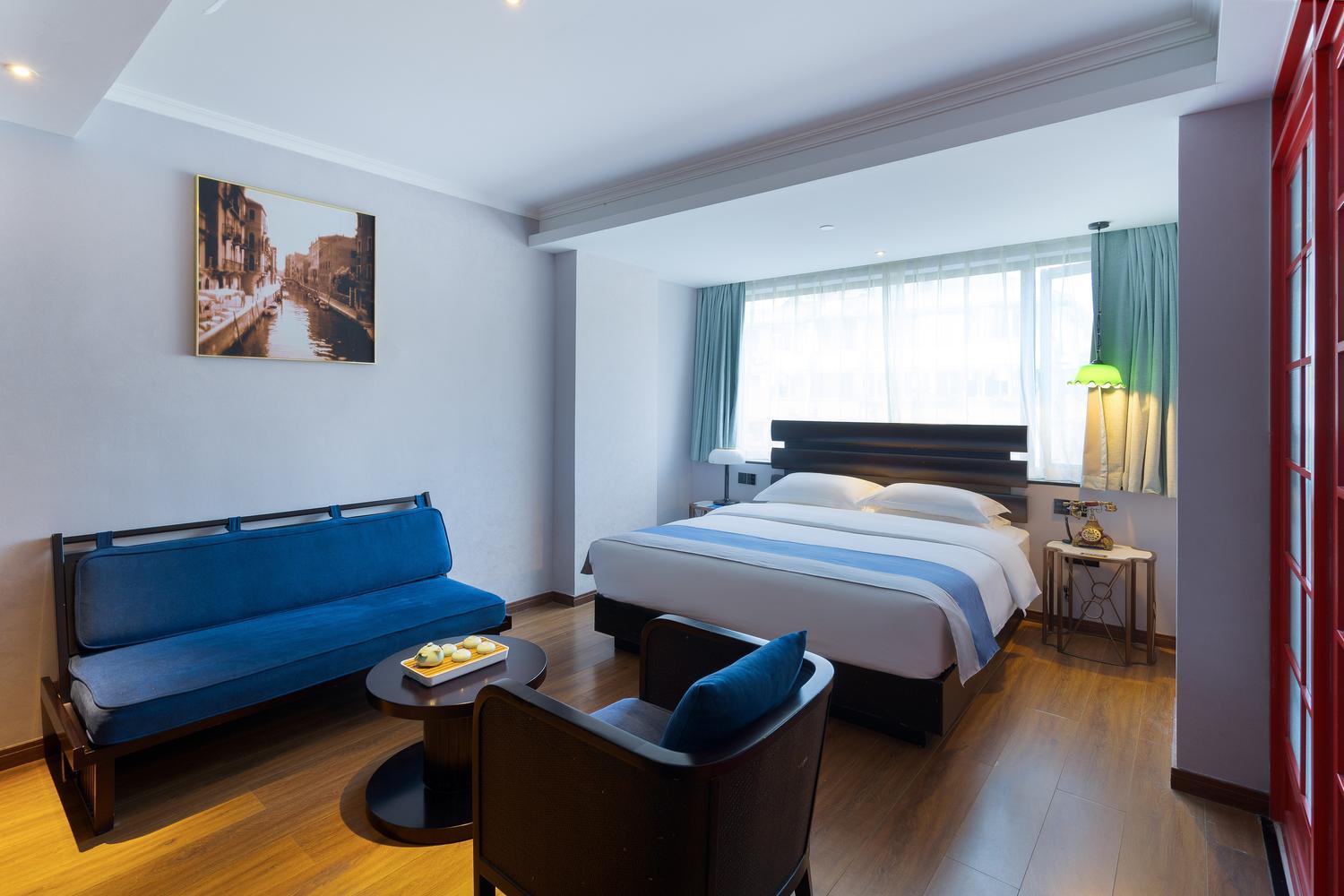 Smart, Business, Queen Bed
