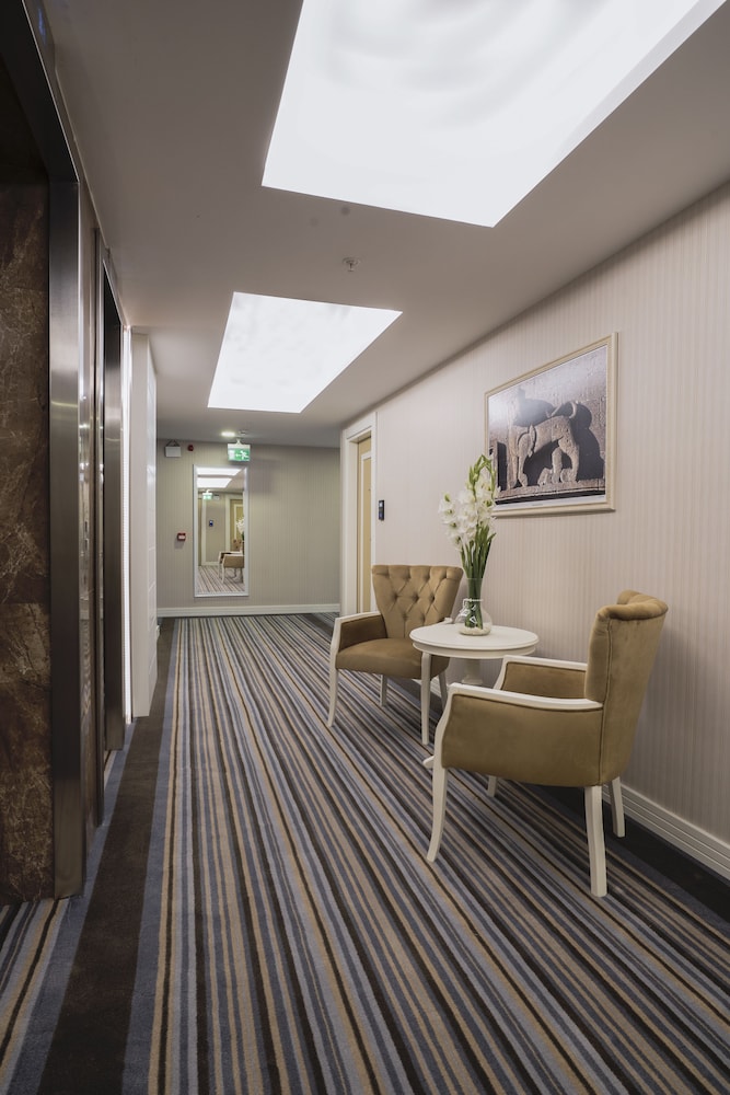 Seven Deep Hotel 38/42