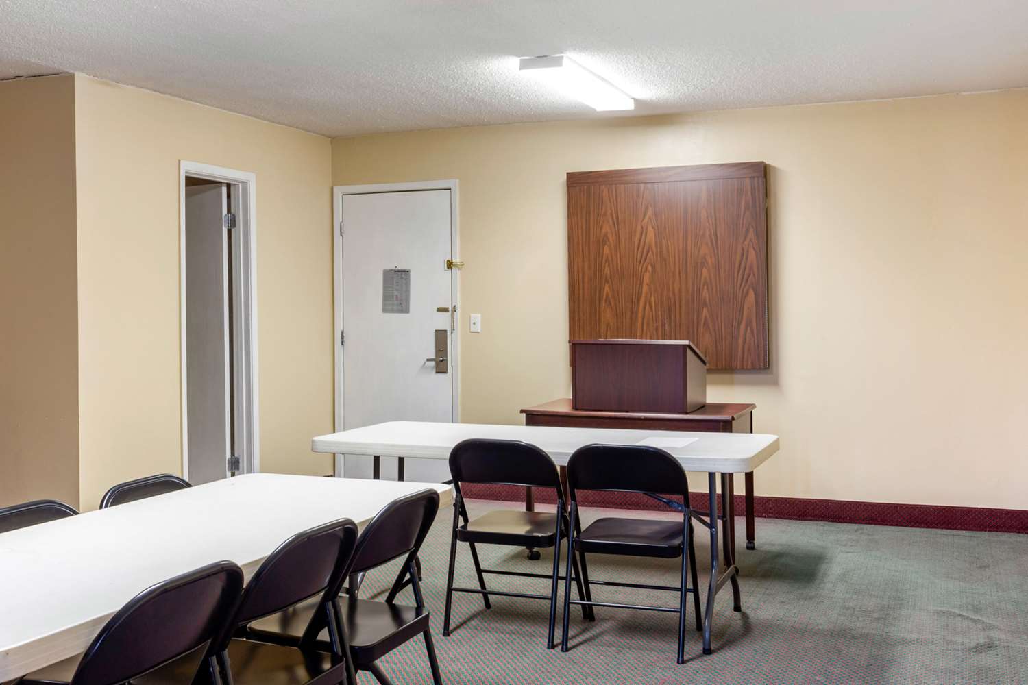 Econo Lodge Burlington I-40 4/14