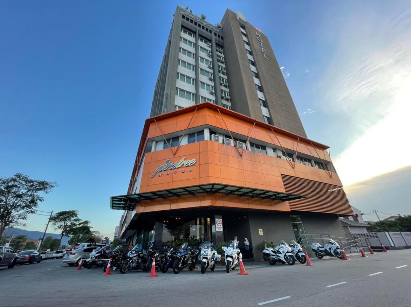 Pinetree Hotel 3/41