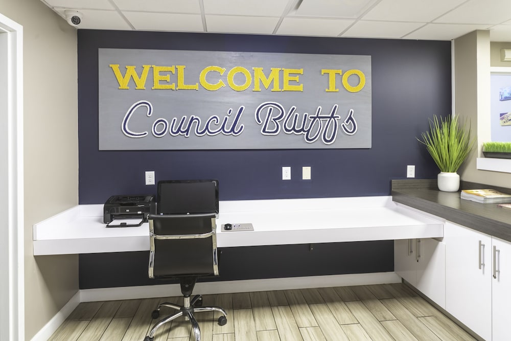 BridgePointe Inn and Suites Council Bluffs 24/29