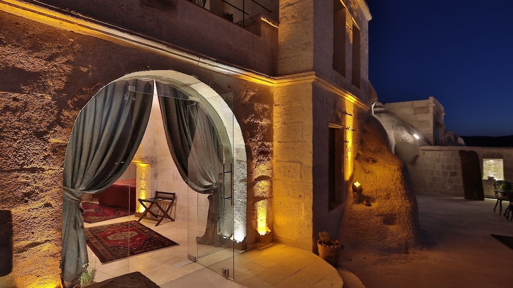 Phocas Cave Suites photo1