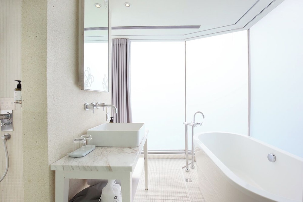Deluxe, Queen Bed, Street View، Ambience Hotel 9/10