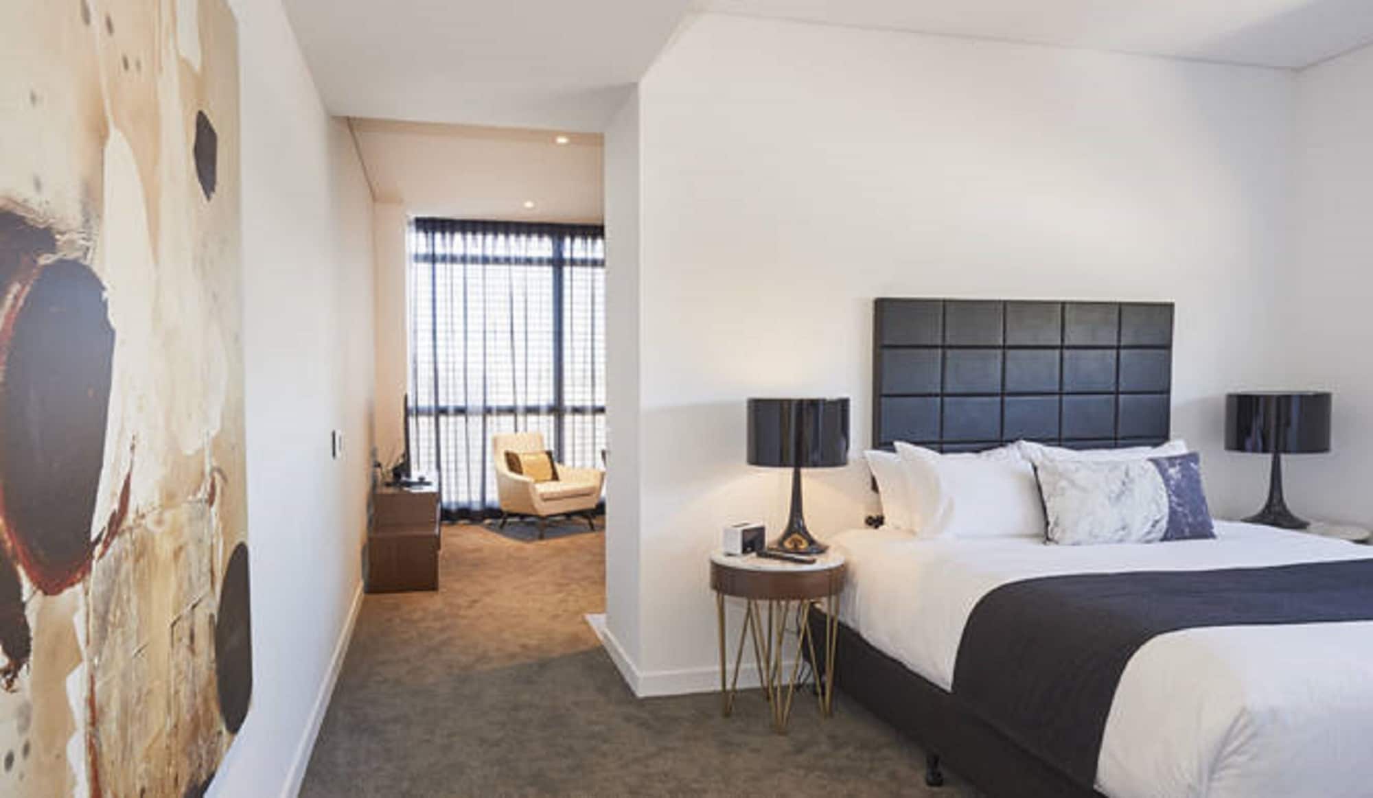 EXECUTIVE, STUDIO, ACCESSIBLE