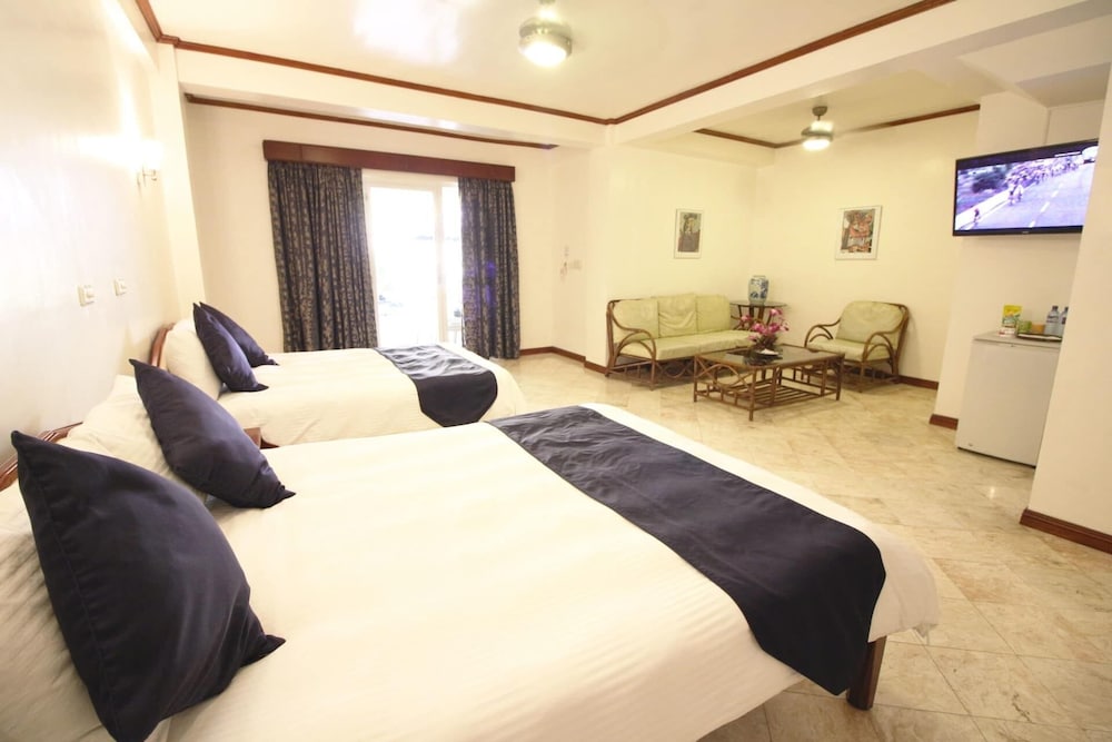 SUITE, 2 QUEEN BEDS, POOL SIDE