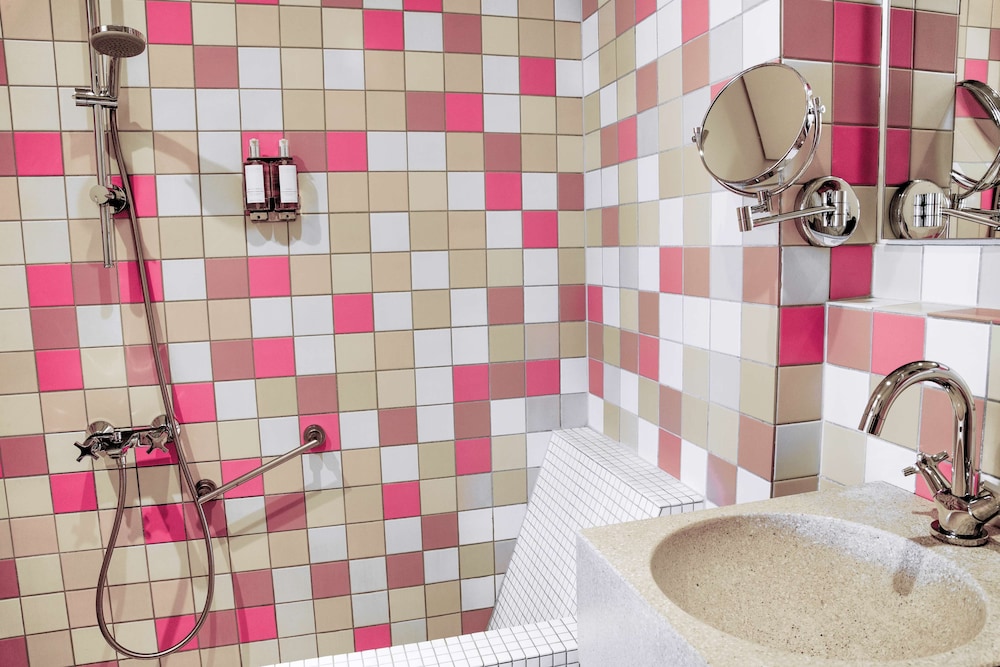 Hotel Bleibtreu Berlin By Golden Tulip 50/50