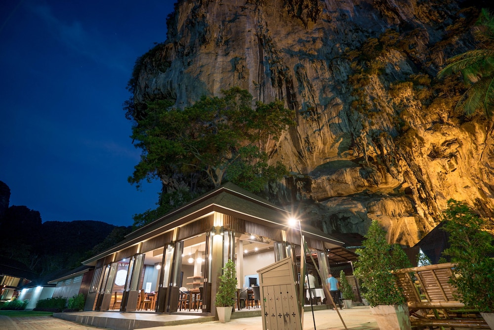 Tonsai Bay Resort 2/50