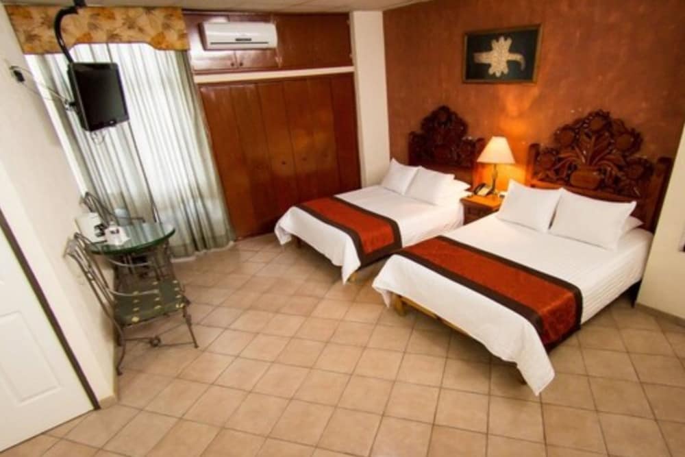 Real Azteca Hotel 7/25