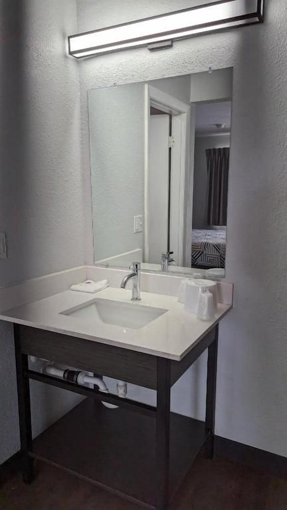 Motel6 Nashua, NH - South 52/55