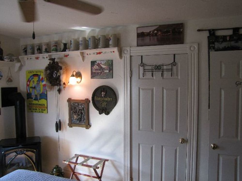 Oasis Bed and Breakfast 24/37