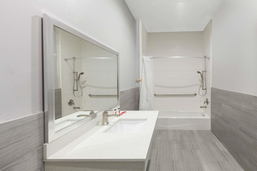 Baymont by Wyndham Houston Hobby Airport 33/33