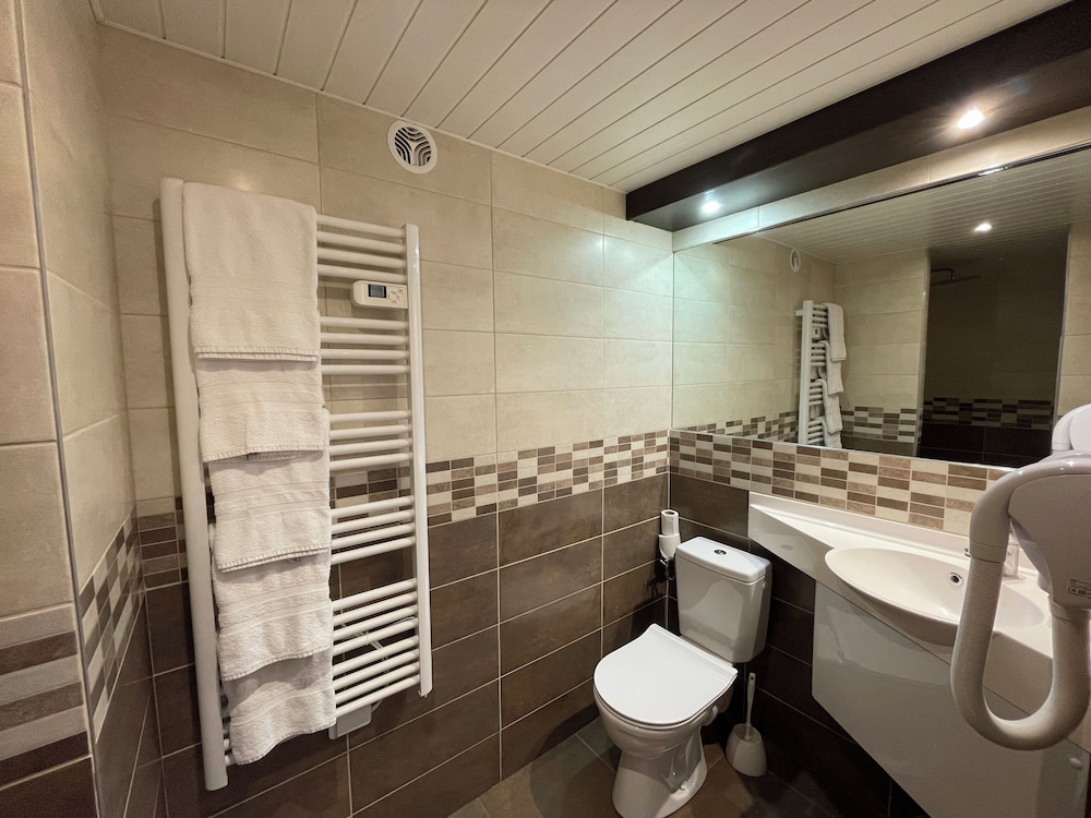 BRIT HOTEL SAINT-QUENTIN 52/53