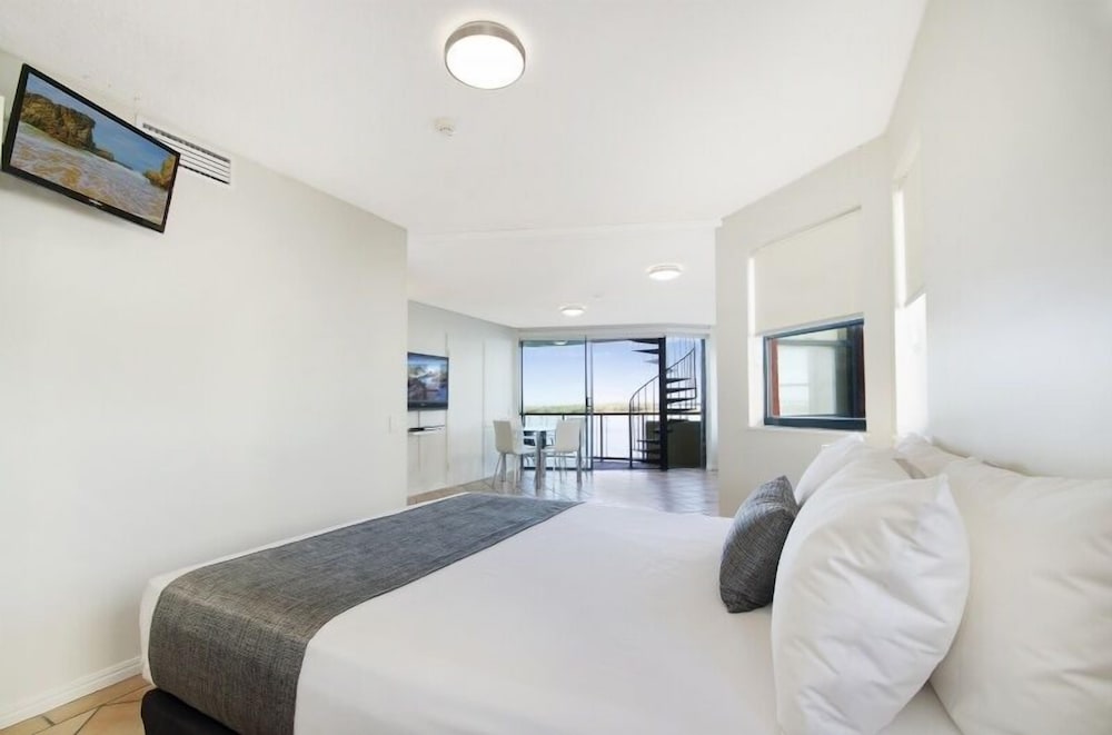 2 Bedrooms, Roof Top, Apartment, Queen and Twin Beds, Water Front