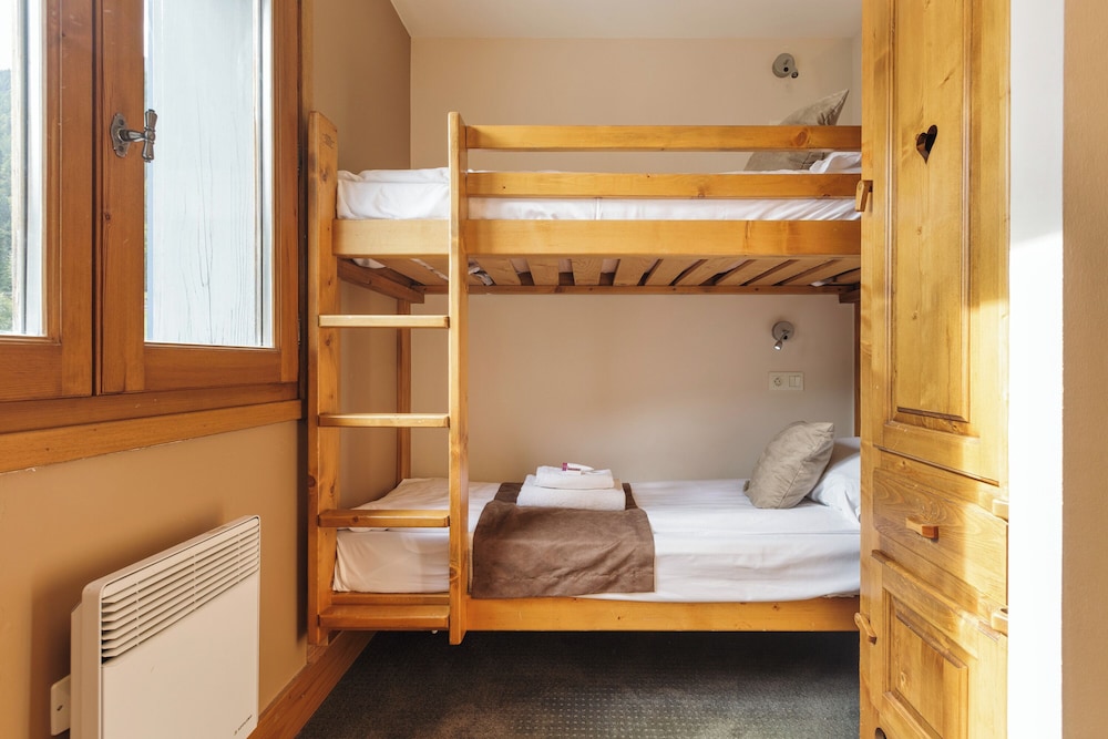 3 Bedrooms, Family, Apartment, Double and Twin Beds, Bunk Bed, 2 Bathrooms، Residence & Spa Vallorcine Mont-Blanc 6/10
