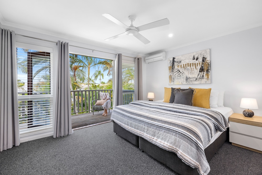 NOOSA OUTRIGGER BEACH RESORT 23/73