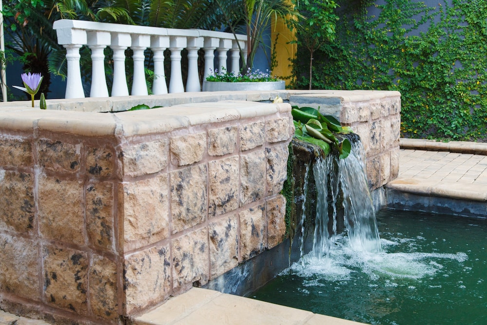 The Angels Place Boutique Hotel 32/38