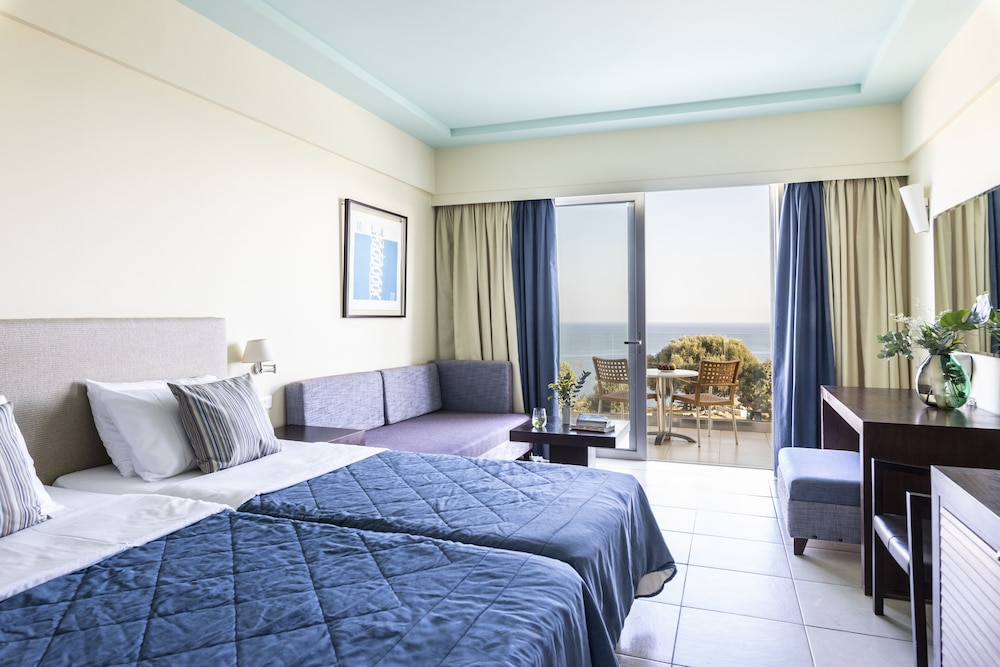 SUPERIOR, TWIN BEDS, SIDE SEA VIEW