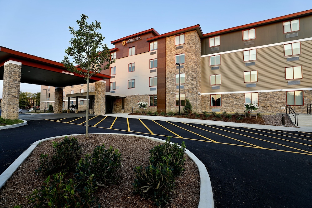 La Quinta Inn & Suites by Wyndham Williston Burlington 20/23