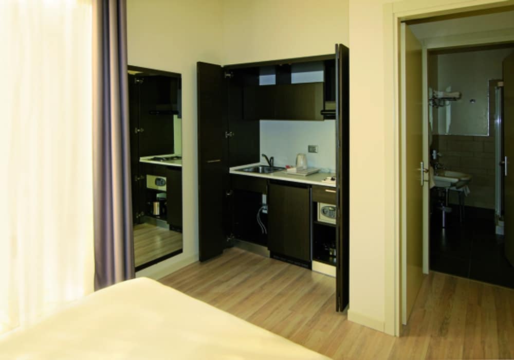 Vienna Hotel 46/56