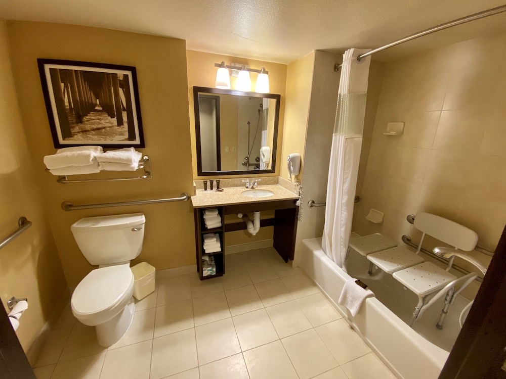 Comfort Inn & Suites Frisco East - McKinney 62/65