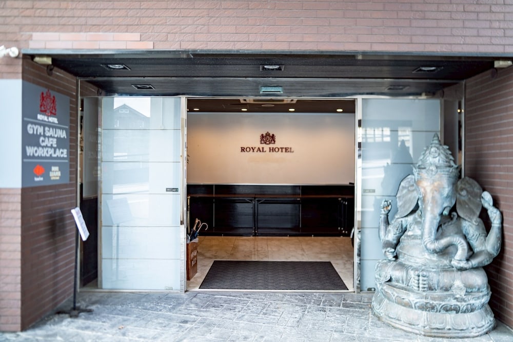 Royal Hotel 7/50