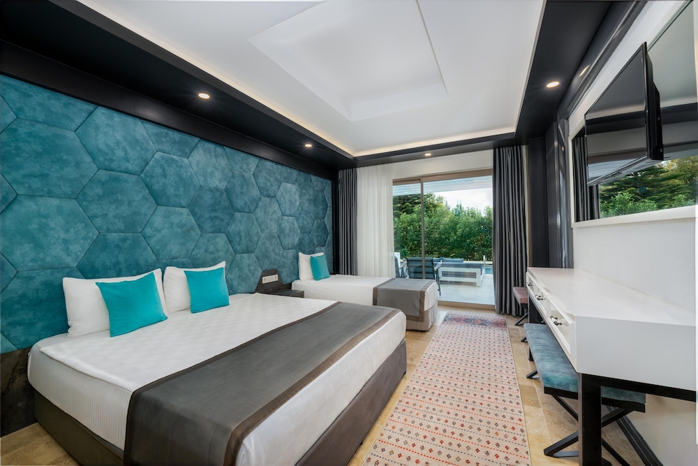 Swim Up, 1 Double and 1 Single Bed, Pool View, Terrace