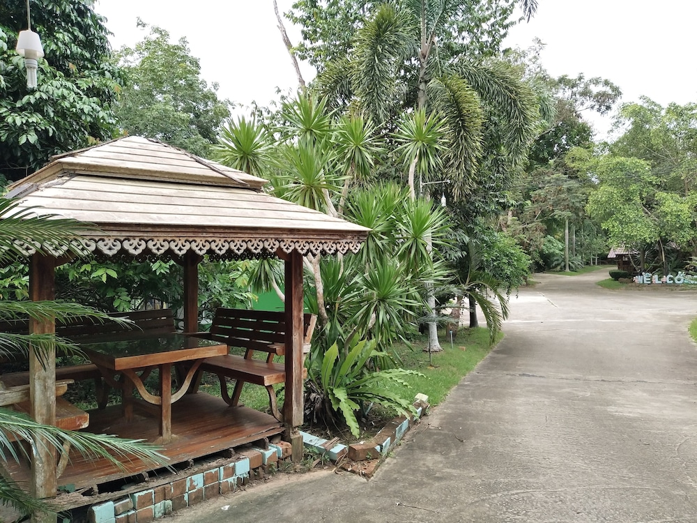 Phetsangsom Resort 6/19