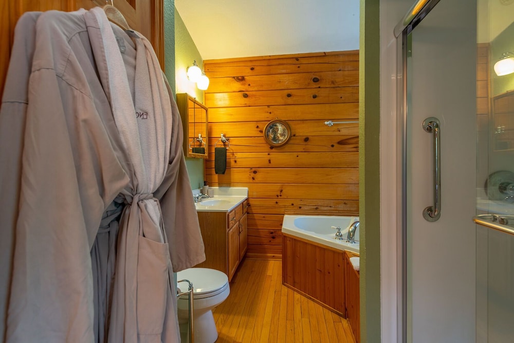 Cherokee, Cabin
